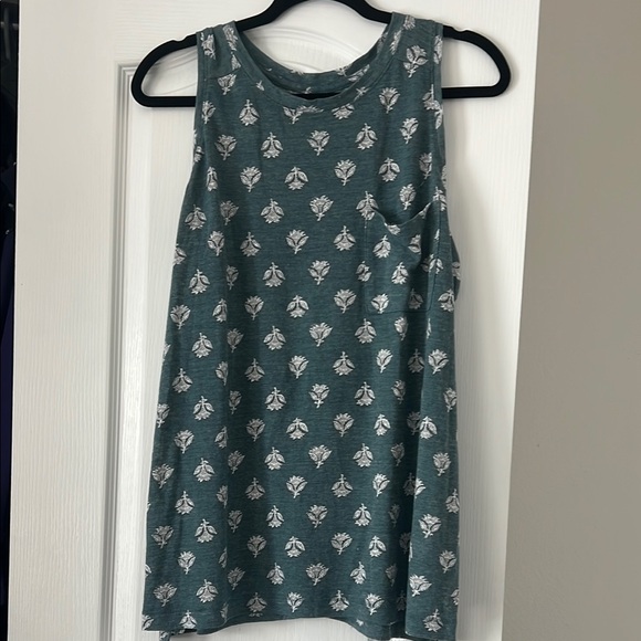 Old Navy shirt - Picture 1 of 2
